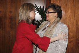 La ministra de Defensa recibe a la embajadora de Haití