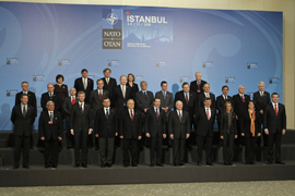 Foto de familia de ministros de la OTAN