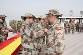 Imposición de medallas OTAN en Herat