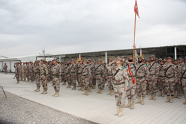 Homenaje a la bandera en Herat