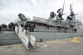 El patrullero 'Vencedora' zarpa hacia el Índico para frenar la piratería