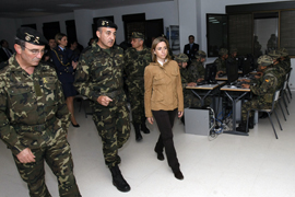 La ministra de Defensa visita la Brigada Paracaidista