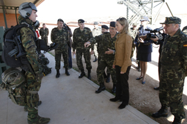 Visita de la ministra de Defensa a la base de la Brigada Paracaidista