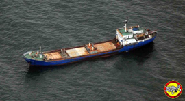 Fotografía del mercante norcoreano 'RIM' obtenida por el avión español P3-Orión el pasado 18 de mayo, cuando estaba secuestrado.
