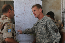 El general jefe de ISAF visita a las unidades españolas en Sang-Atesh