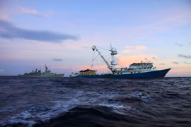 Fotografía del patrullero 'Vencedora' en aguas del océano Índico.