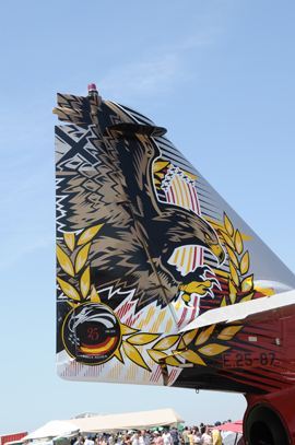 Exhibición aérea con motivo del 25 aniversario de la Patrulla Águila