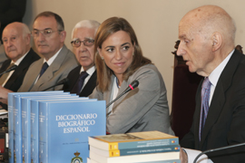 La ministra de Defensa, Carme Chacón con el Director de la Real Academia de la Historia, Gonzalo Ánes y Álvarez de Castrillón durante el Pleno Extraordinario