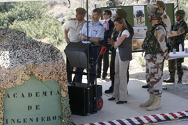 Visita de la ministra de Defensa al Centro de Excelencia contra Artefactos Explosivos Improvisados