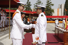S.A. Real El Principe de Asturias Entrega el despacho al Numero uno de Infanteria de Marina Sgt. Zorozabel Soto