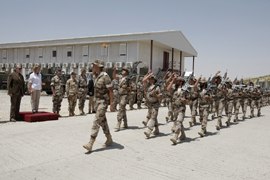El general Petraeus reconoce la labor de las tropas españolas en Afganistán
