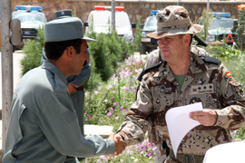 Entrega de diplomas del I curso de suboficiales de la policía afgana