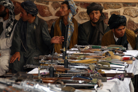 25 talibanes entregan voluntariamente sus armas en Qala-i-Naw