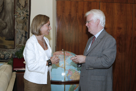 La ministra de Defensa se reúne con el enviado especial de Naciones Unidas para Líbano, Michael Williams