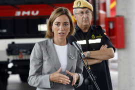 La ministra Chacón felicita  durante su intervención a la Unidad Militar de Emergencias