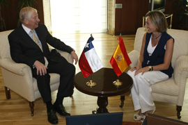 La ministra Chacón junto a su homólogo chileno Jaime Ravinet