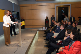 La ministra de Defensa, Carme Chacón durante la presentación del cupón