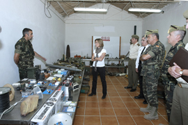 Chacón elogia el trabajo de La Legión como vanguardia de las FAS