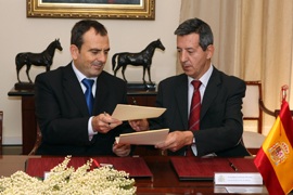 Firma de Convenio entre el Secretario de Estado de Defensa, Constantino Méndez y el Secretario General de Innovación, Juan Tomás Hernani
