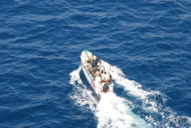 El buque ‘Galicia’ intercepta dos esquifes con 11 presuntos piratas somalíes