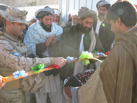 Inauguración de un colegio en Tajek, Afganistán