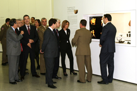 La ministra de Defensa durante su visita en el Museo del Ejército