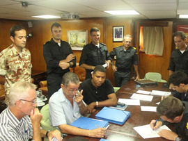 La fragata 'Canarias' entrega 11 presuntos piratas a las autoridades seychelles