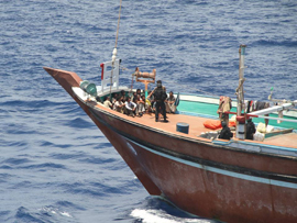 La 'Canarias' libera un pesquero iraní secuestrado desde hace cinco meses