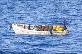 El ‘Infanta Elena’ intercepta dos presuntos piratas en la cuenca de Somalia