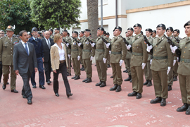 La ministra de Defensa pasa revista con el ministro de Defensa de Italia,  Ignacio La Russa