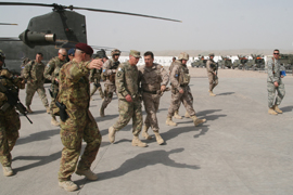 Visita del general Petraeus a la base española de Qala-i-Naw