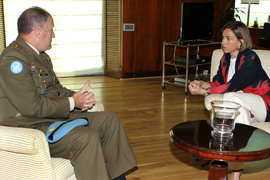 El general Asarta informa a la ministra de  Defensa de la misión en Líbano