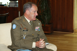 El general Asarta informa a la ministra de  Defensa de la misión en Líbano