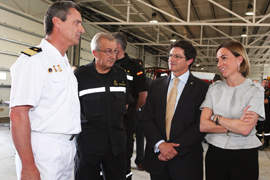 La ministra de Defensa, Carme Chacón durante su visita