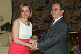 La ministra de Defensa, Carme Chacón junto a su homólogo de Ecuador, Javier Ponce Cevallos.