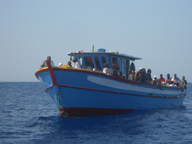 La Armada entrega a Túnez a los inmigrantes rescatados el pasado día 11