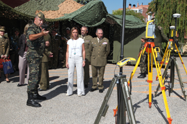 La ministra de Defensa, Carme Chacón durante su visita a las instalaciones del Centro Geográfico