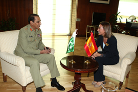 Chacón recibe al jefe de Estado Mayor del Ejército de Tierra de Pakistán