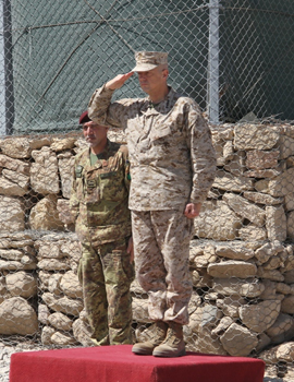 Visita del nuevo jefe ISAF a las tropas españolas en Badghis