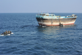 El 'Infanta Cristina' ayuda a liberar un pesquero secuestrado por piratas