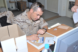 Efectivos del Ejército ejercen su derecho al voto en el destacamento Orión, Djibouti