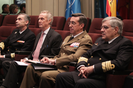 El ministro de Defensa agradece a los militares desplegados en el exterior su esfuerzo y dedicación