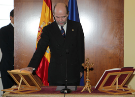 Morenés pide “rigor y eficacia” para resolver los problemas de España