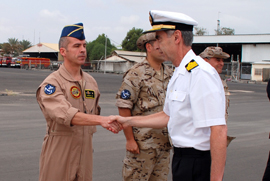 El JEMAD, almirante Fernando García Sánchez ha visitado a las fuerzas españolas, para la operación Atalanta y al Comandante de la Fuerza Naval de la Operación, contraalmirante Revilla