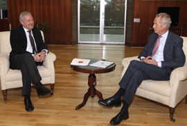 El ministro de Defensa se reúne con el presidente de Murcia