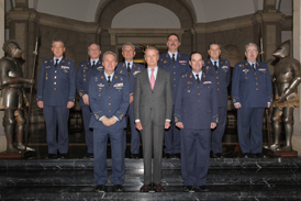 Morenés preside la reunión del Consejo Superior del Ejército del Aire
