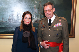 La Subsecretaria de Defensa con el nuevo Director General de Reclutamiento y Enseñanza Militar