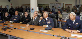 El ministro de Defensa, Pedro Morenés Eulate visita la sala de Operaciones en Curso (Current Ops)