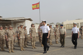Su Alteza Real el Príncipe Felipe ha visitado hoy en Yibuti a los militares españoles desplegados en la operación Atalanta