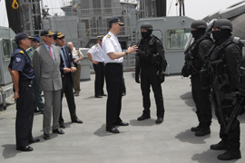 Su Alteza Real el Príncipe Felipe ha visitado hoy en Yibuti a los militares españoles desplegados en la operación Atalanta